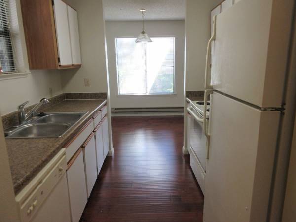 Apartments on Bay View Farm Road · Pinole photo 4