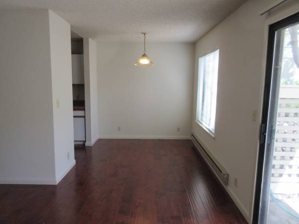 Apartments on Bay View Farm Road · Pinole photo 2