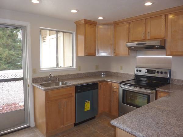 3BR/2BA Condo · Concord photo 5