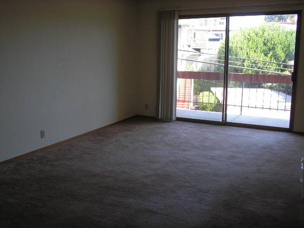 Apartments on Hanover Avenue · Oakland photo 3