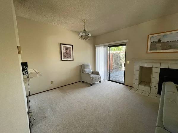 2BR/3BA Townhouse on Asbury Way · Mountain View photo 3
