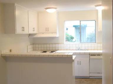 2BR/2BA Townhouse on Tennyson Avenue · Palo Alto photo 4