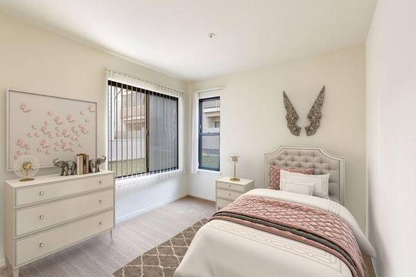 Lakeshore Apartments photo 3