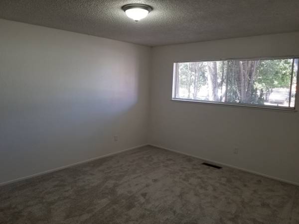 2BR/1BA Duplex · Santa Rosa photo 3