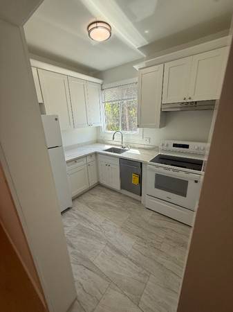 2BR/1BA Apartment on Leroy · Berkeley photo 2