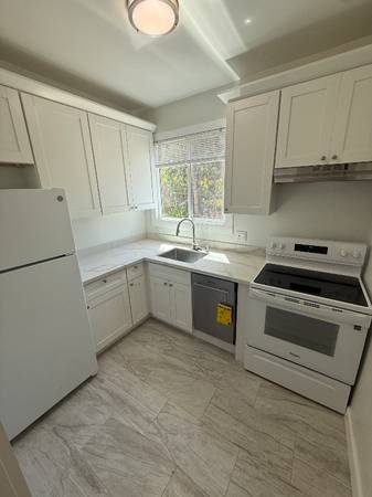 2BR/1BA Apartment on Leroy · Berkeley photo 5