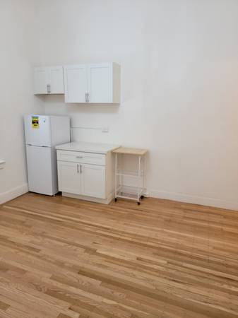 Burke Lewis Apartments photo 5