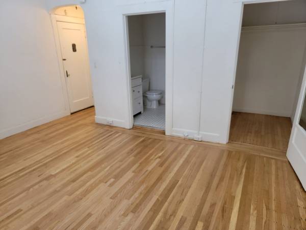 Burke Lewis Apartments photo 4