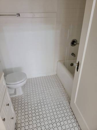 Burke Lewis Apartments photo 3