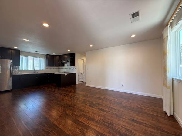2BR/1BA Duplex on 26th Avenue · Oakland photo 3