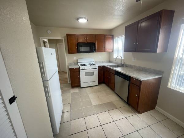 2BR/1BA Apartment on 99th Ave. Ct. · Oakland