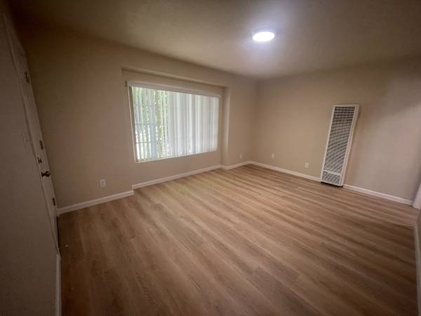 2BR/1BA Apartment on 99th Ave. Ct. · Oakland photo 5