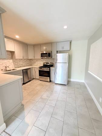 2BR/1BA Apartment on 9th Ave · Oakland