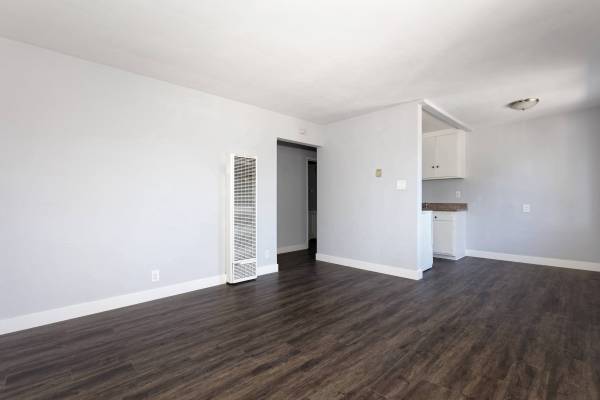 1BR/1BA Apartment · Oakland photo 4