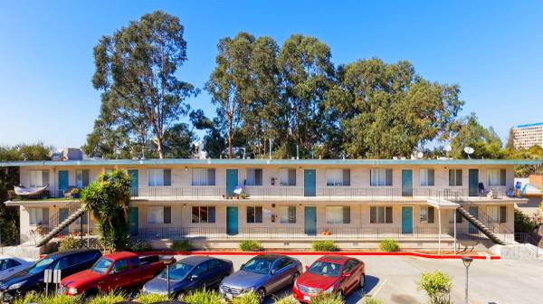 1BR/1BA Apartment · Oakland photo 2
