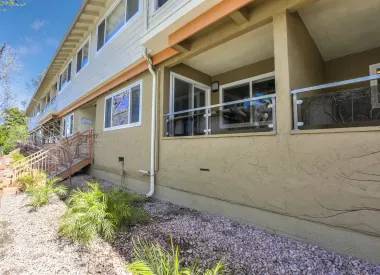 825 Menlo Ave photo 5