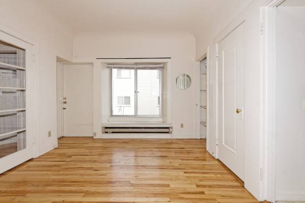 0BR/1BA Apartment · Oakland photo 3