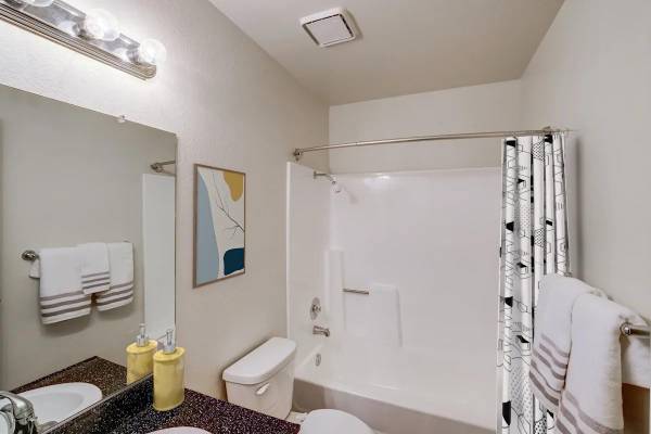 Apartments on Pine Street · Martinez photo 5