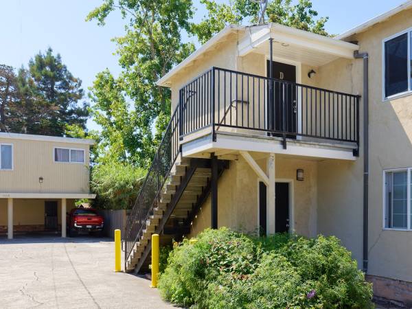 1BR/1BA Apartment · Berkeley photo 3