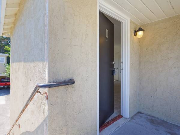 1BR/1BA Apartment · Berkeley photo 4