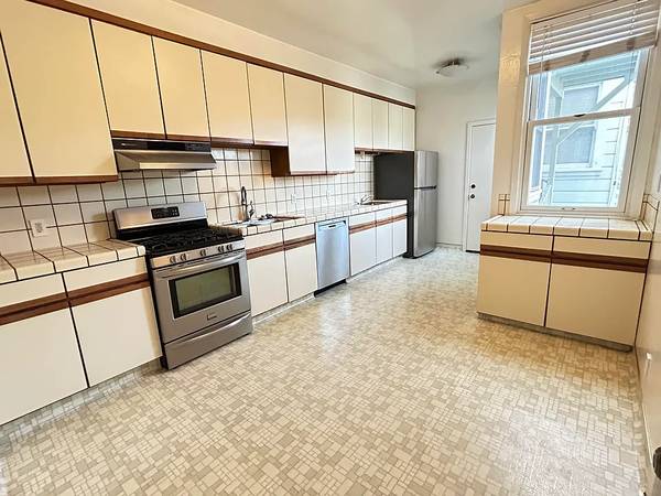 2BR/1BA Flat on Valparaiso Street · San Francisco