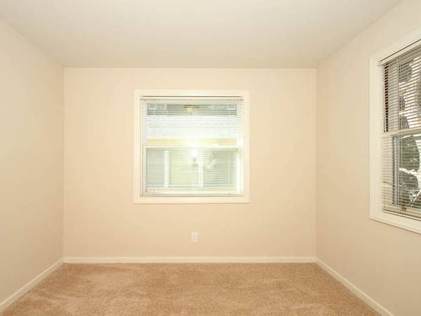 1BR/1BA Apartment on Forest Avenue · Palo Alto photo 4