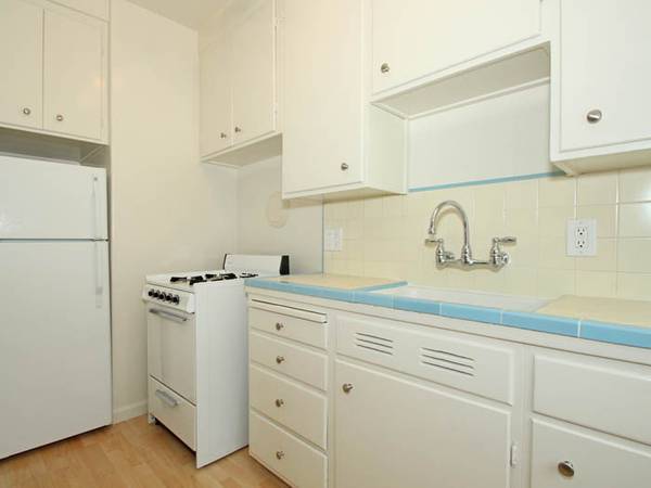 1BR/1BA Apartment on Forest Avenue · Palo Alto photo 3