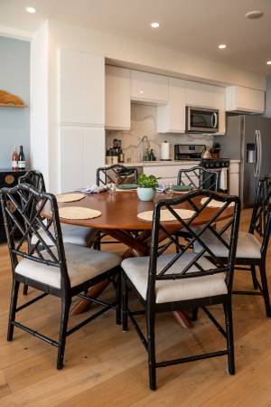 2BR/2BA Apartment · Oakland photo 4