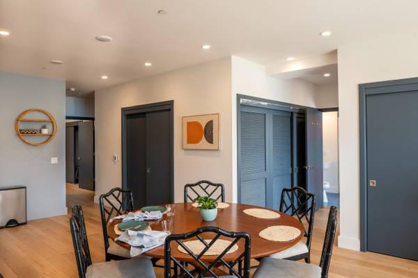 2BR/2BA Apartment · Oakland photo 5