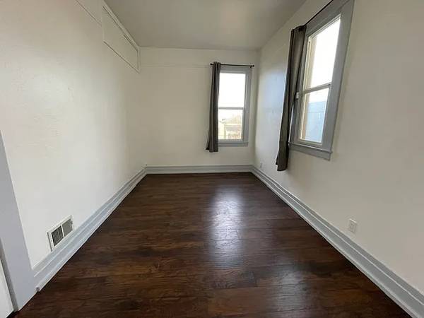 Apartments on Laura St · Daly City photo 3