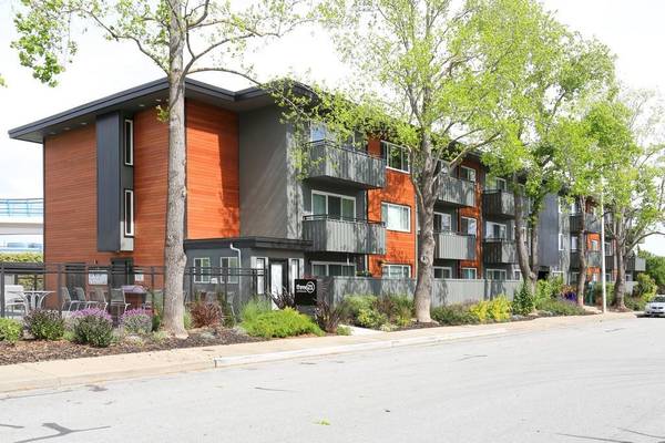 1BR/1BA Apartment on Oxford Way · Belmont photo 5
