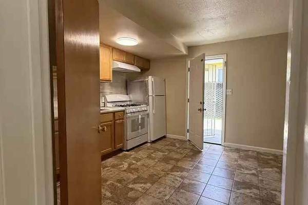 Apartments on Alden St · Redwood City photo 3