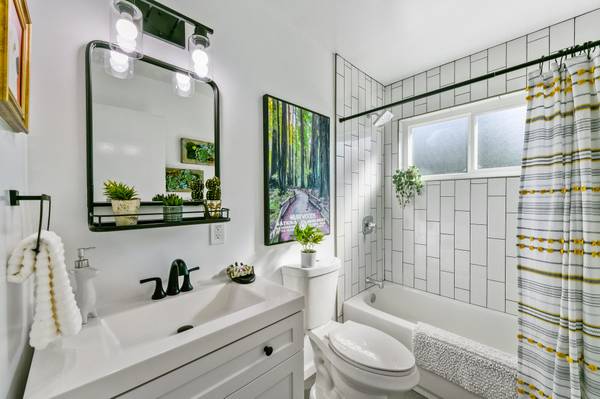 1BR/1BA Duplex · Oakland photo 5