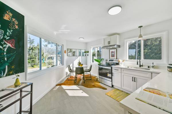 1BR/1BA Duplex · Oakland photo 2