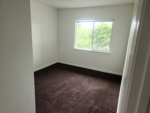 2BR/1BA Apartment on 7th Street · Santa Rosa photo 2