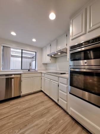Remodeled 3bd 3-Story Townhouse With Attached Garage photo 5