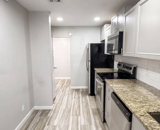 1BR/1BA Apartment · Oakland photo 4