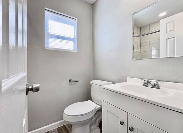 1BR/1BA Apartment · Oakland photo 3