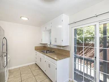 555 Stanford Ave unit A photo 3