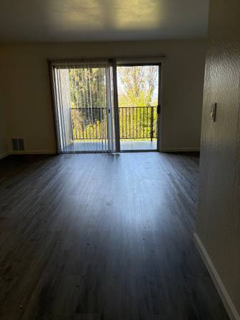 Hillcrest Townhomes Apartment Complex photo 4