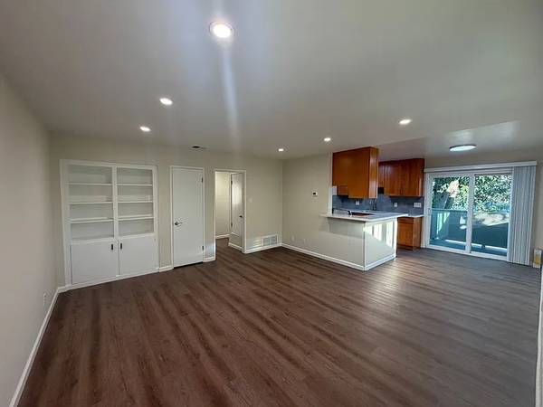 2BR/2BA Apartment on El Parque Ct · San Mateo photo 2