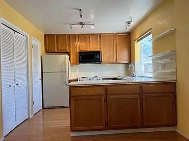 3BR/2BA Townhouse on N Rengstorff Ave · Mountain View photo 5
