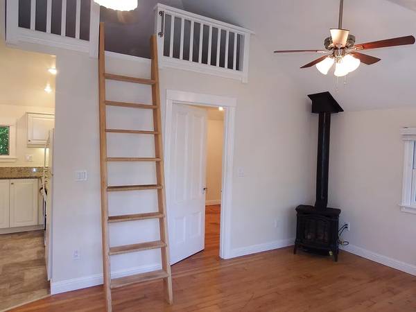 1BR/1BA Single Family House on Ross St · San Rafael photo 5