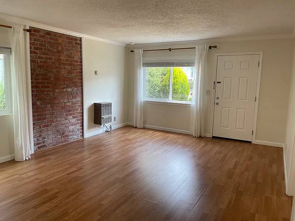6115 Fremont St Oakland, CA 94608 photo 2