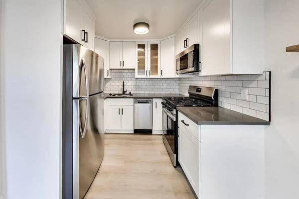 Apartments on Oak Grove Avenue Unit · Burlingame photo 2