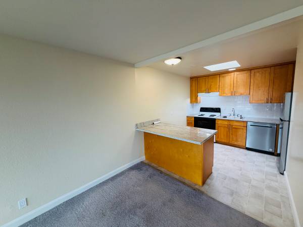 2BR/2BA Apartment · San Francisco photo 3