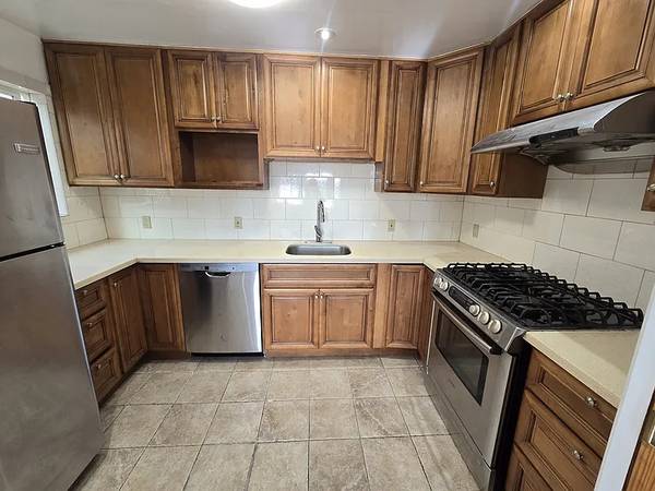 1BR/1BA Duplex on Martin Luther King Jr Way · Berkeley photo 3