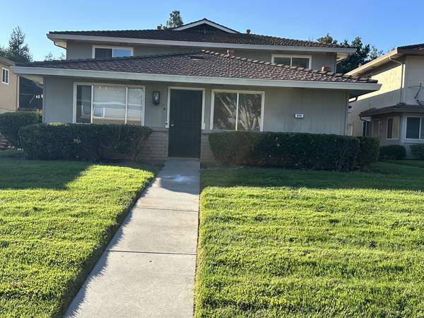 2BR/1BA Duplex on Gilchirst Dr · San Jose photo 2