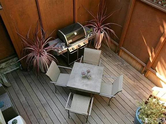 2BR/2BA Townhouse on Laussat St · San Francisco
