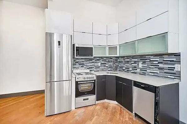 1BR/1BA Apartment · Ridgewood photo 3